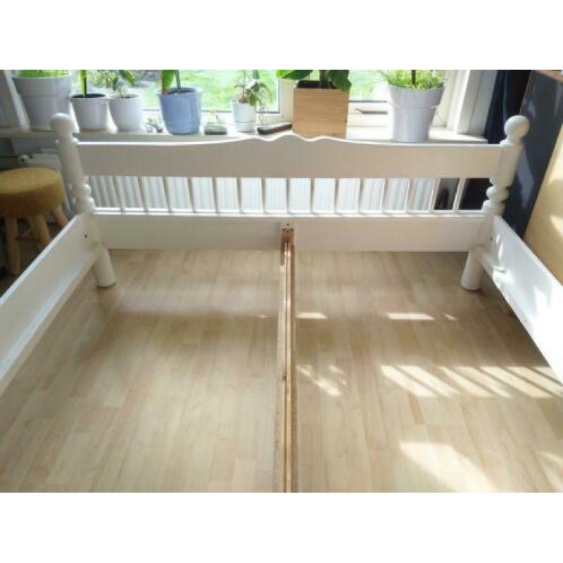 Bed ombouw 160 x 200 wit grenen spijltjes 2 persoons