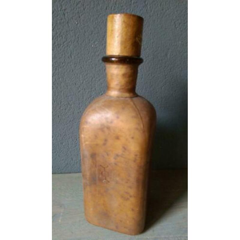 Antieke Likeurfles glas/leer