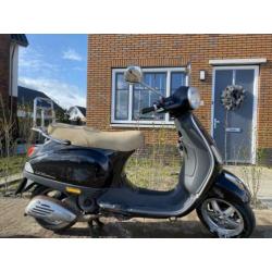 Vespa lx 50, met beschadigingen. Geel kenteken!