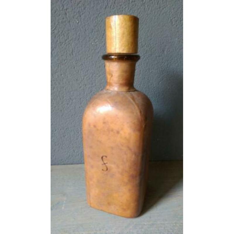 Antieke Likeurfles glas/leer