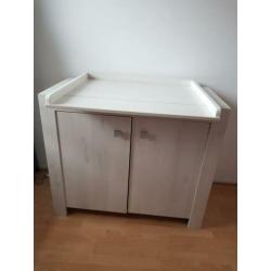 Commode met ledikant (zonder matras)