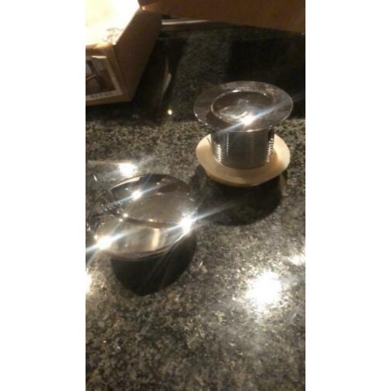 Twee nieuwe kranen voor badkamer