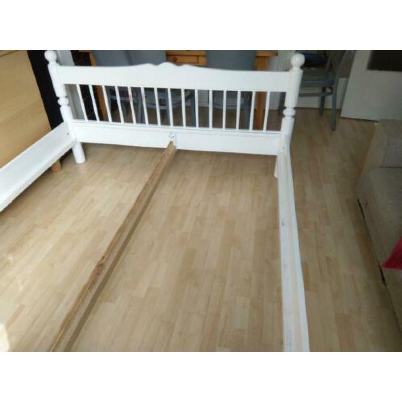 Bed ombouw 160 x 200 wit grenen spijltjes 2 persoons