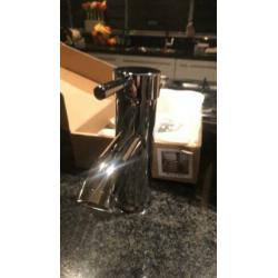 Twee nieuwe kranen voor badkamer