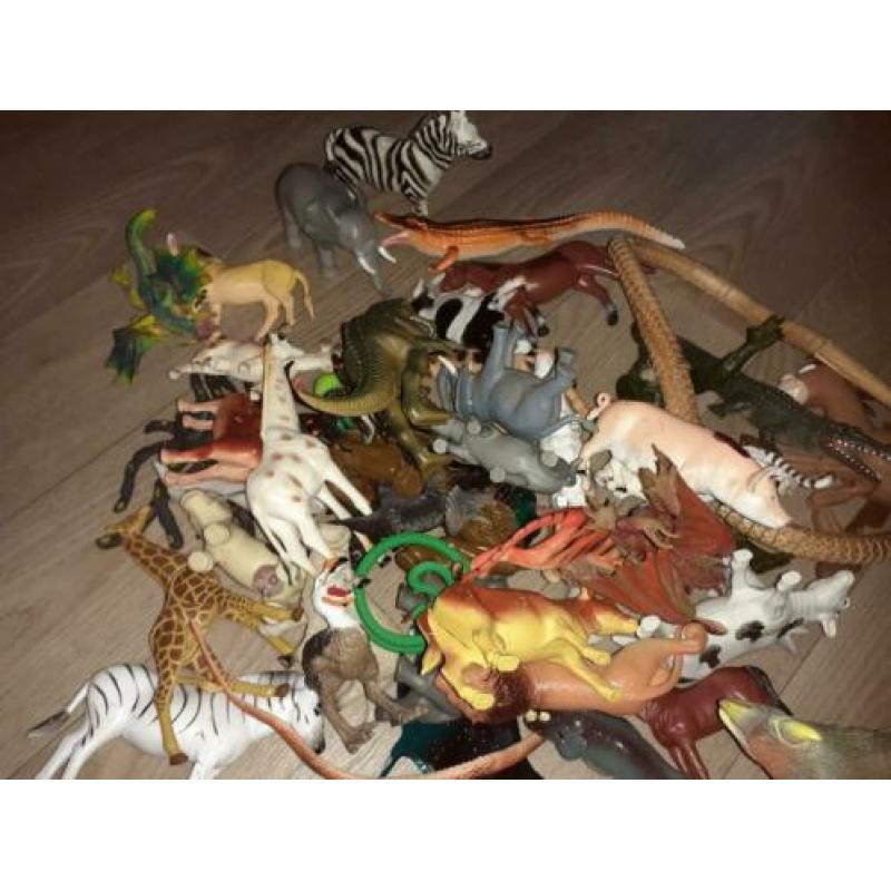 Veel plastic dieren ..