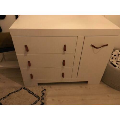 Prachtige witte commode, goede kwaliteit