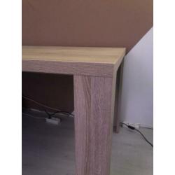 Nette tafel in eikenkleur