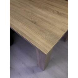 Nette tafel in eikenkleur