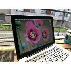 MacBook Pro 13 - Intel i7 (2.7 Ghz) 8GB RAM - 128 GB SSD