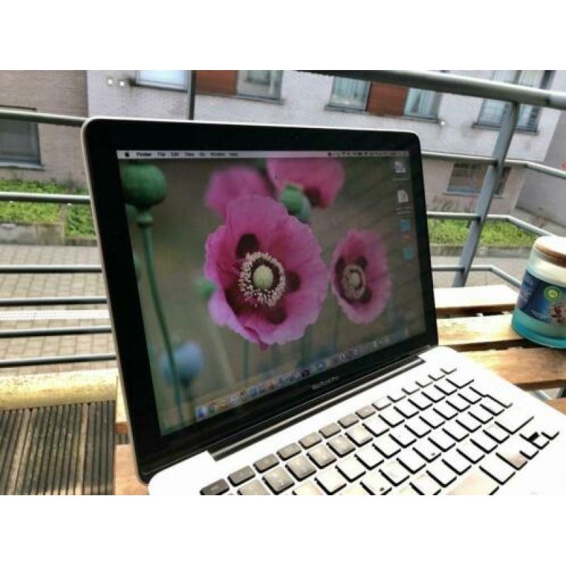 MacBook Pro 13 - Intel i7 (2.7 Ghz) 8GB RAM - 128 GB SSD