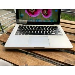 MacBook Pro 13 - Intel i7 (2.7 Ghz) 8GB RAM - 128 GB SSD