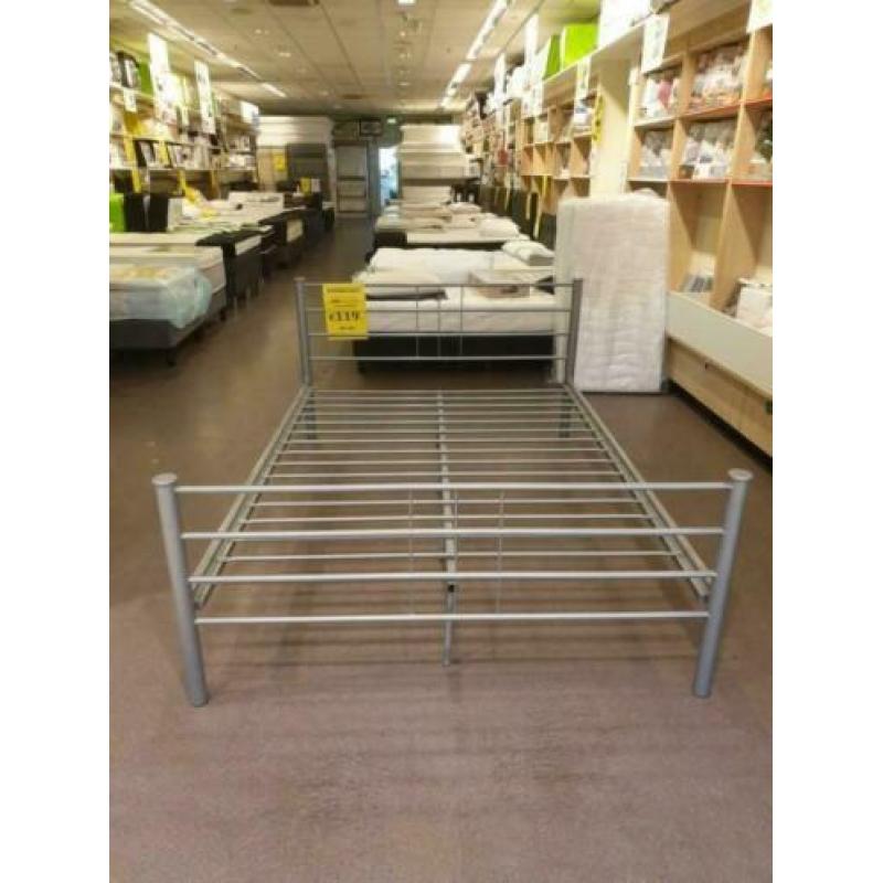 2 persoons bed 160x200 nu ophalen nieuw 119,- zuidplein