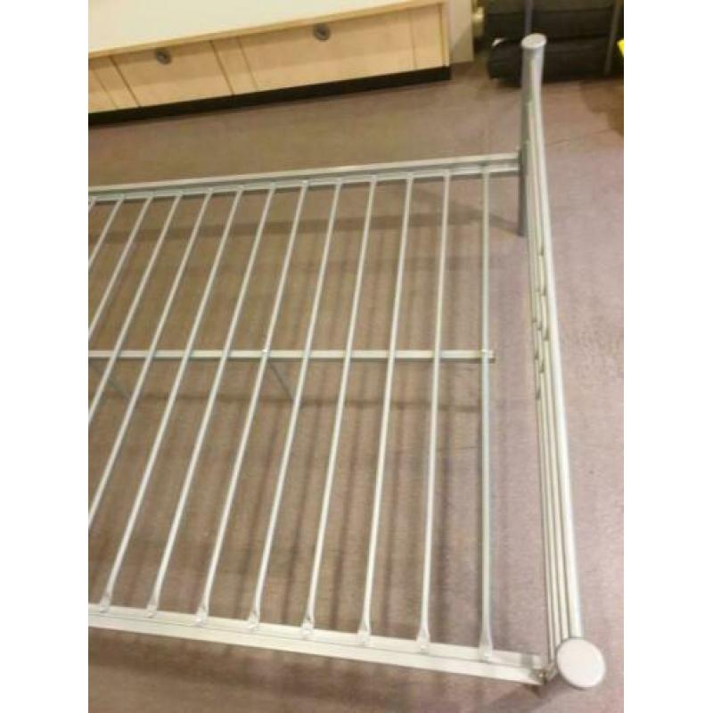 2 persoons bed 160x200 nu ophalen nieuw 119,- zuidplein