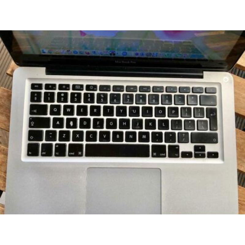 MacBook Pro 13 - Intel i7 (2.7 Ghz) 8GB RAM - 128 GB SSD