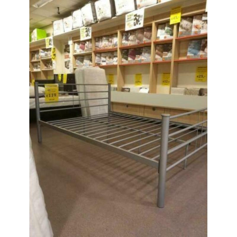 2 persoons bed 160x200 nu ophalen nieuw 119,- zuidplein