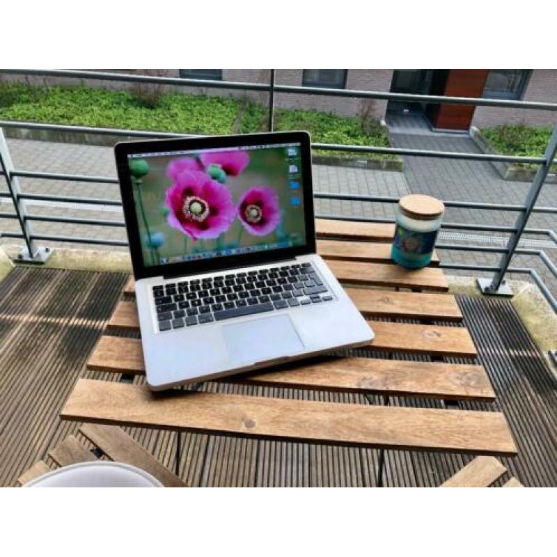 MacBook Pro 13 - Intel i7 (2.7 Ghz) 8GB RAM - 128 GB SSD