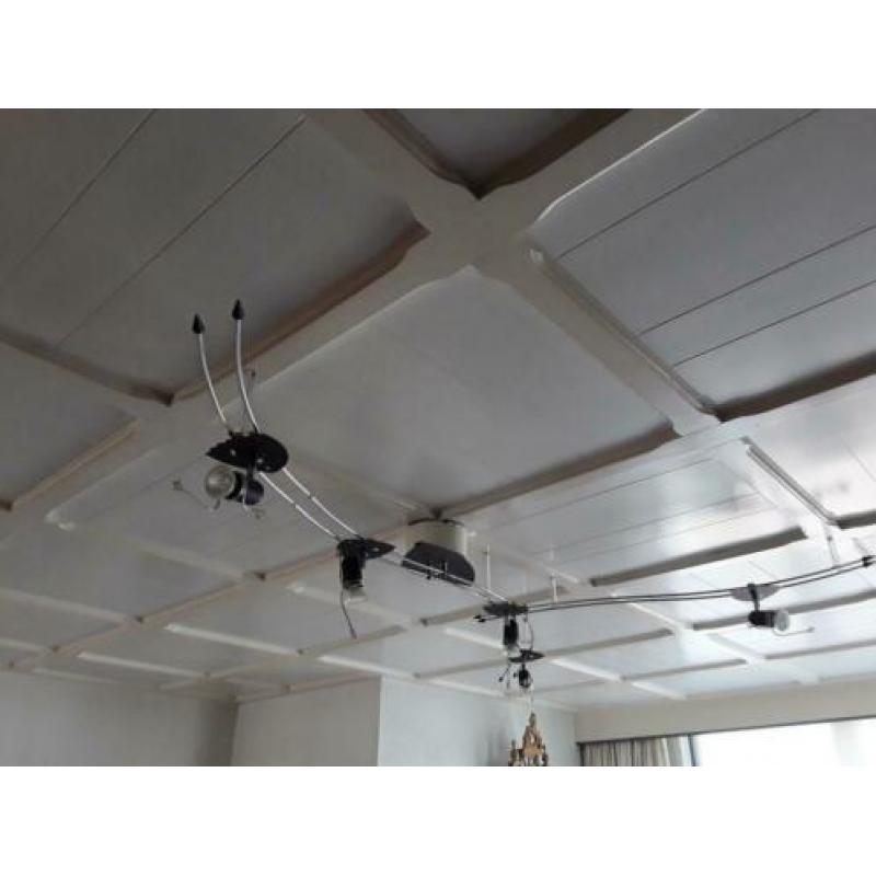 Te koop, moderne en aparte plafon verlichting.