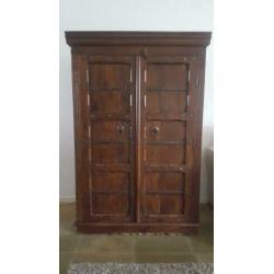 Koloniaal houten computerkast
