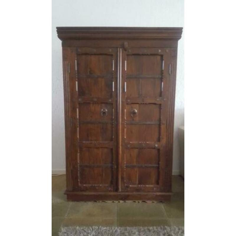 Koloniaal houten computerkast