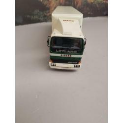 Te koop Leyland 4x2 uitv. M.Giraud met tautliner 1/50 Smith