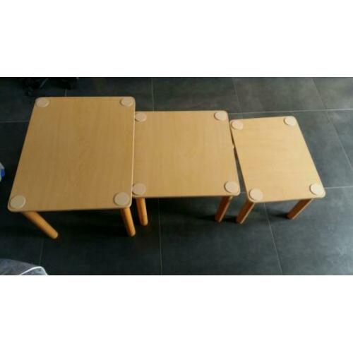 3 inschuifbare tafeltjes