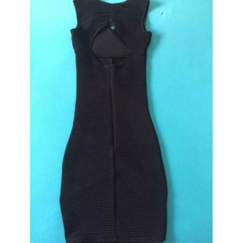 NIEUW ZWARTE JURK GUESS BY MARCIANO, maat S, niet gedragen.