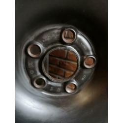 Banden 195/65 R15 met velgen