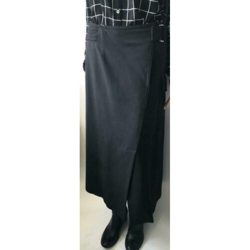 Weekend Max Mara. Stijlvolle zwarte rok. Mt 38. Nieuw!!!