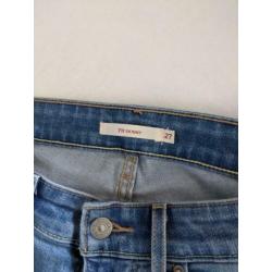 Levi jeans maat 27