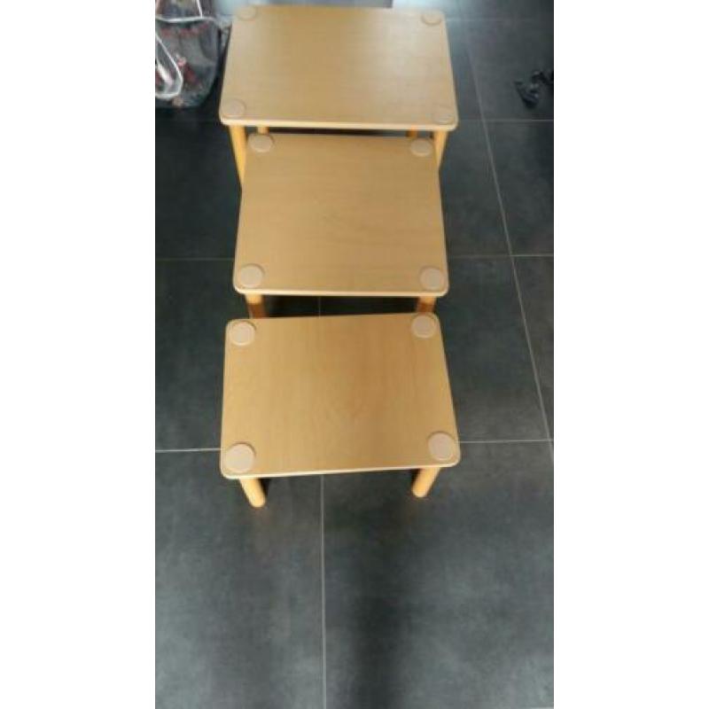 3 inschuifbare tafeltjes