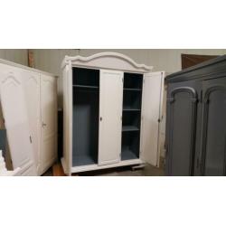 Garderobe brocante houten kledingkast linnen slaapkamerkast