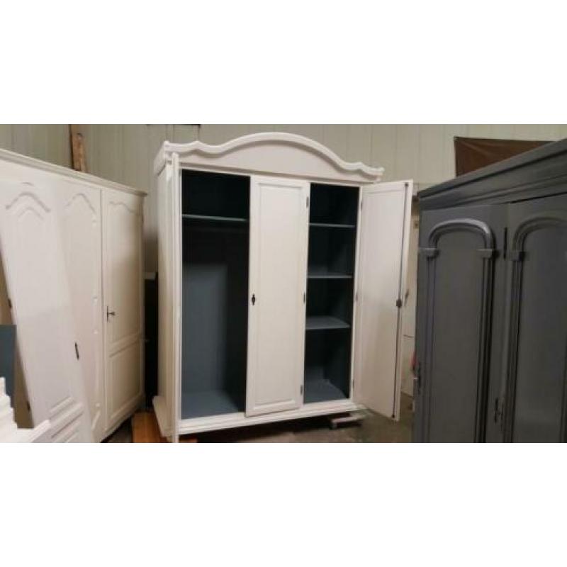 Garderobe brocante houten kledingkast linnen slaapkamerkast