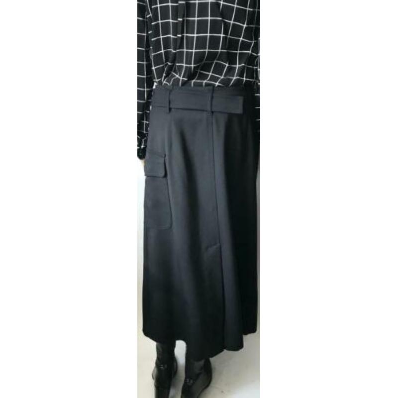 Weekend Max Mara. Stijlvolle zwarte rok. Mt 38. Nieuw!!!