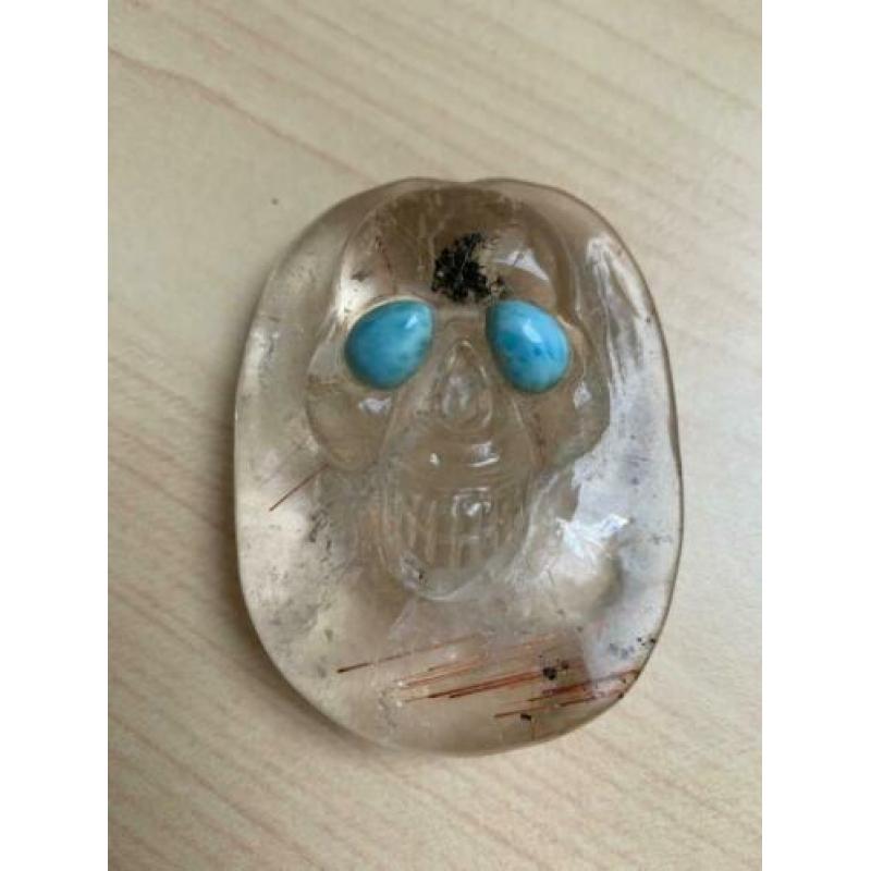Rutielkwarts Skull met Larimar ogen / bijzonder object