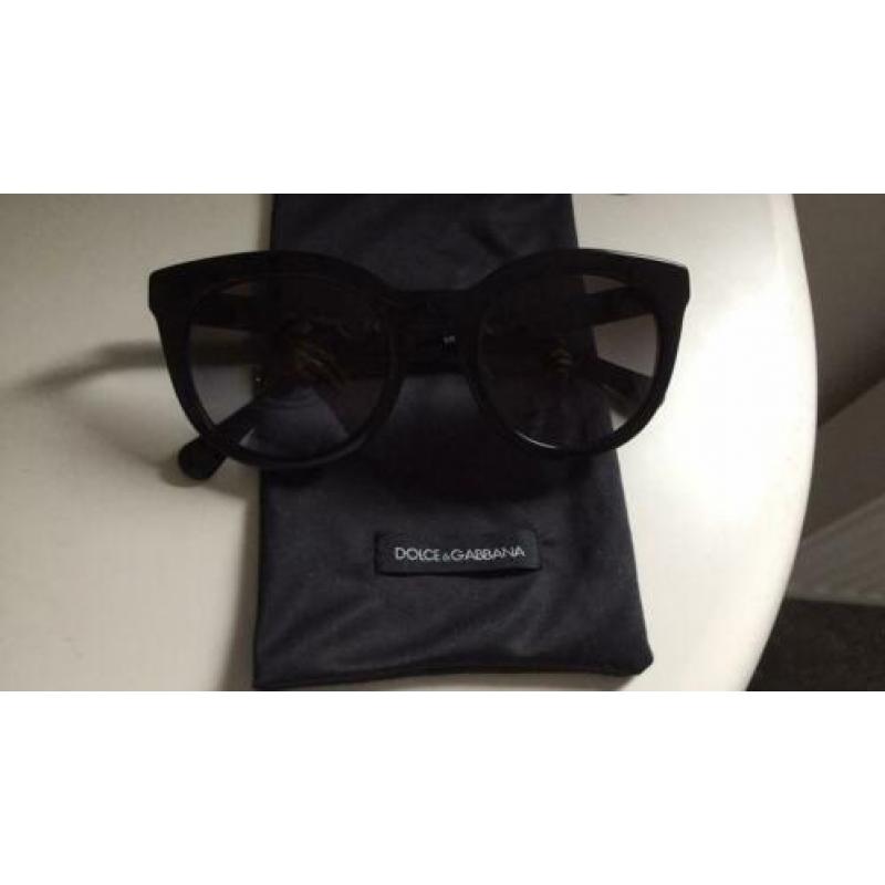 Dolce & Gabbana zonnebril DG4249 zwart