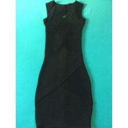 NIEUW ZWARTE JURK GUESS BY MARCIANO, maat S, niet gedragen.