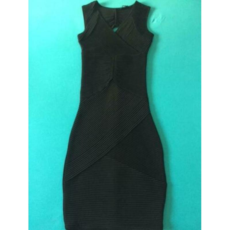 NIEUW ZWARTE JURK GUESS BY MARCIANO, maat S, niet gedragen.