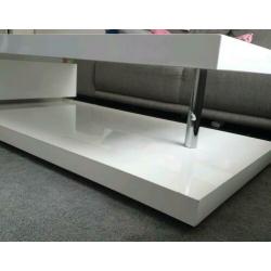 Hoogglans wit salon tafel.