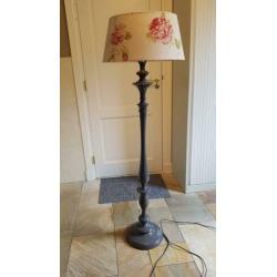 staande lamp, lampenkap en voet, landelijk, brocante lamp