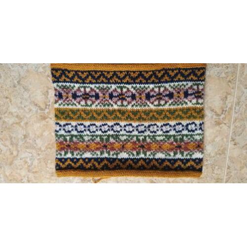 T.k. dames col/sjaal. Hand gebreid met fair isle motieven