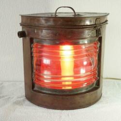 Scheepslamp van rood koper. Inclucief het bakboord glaasje.