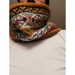 T.k. dames col/sjaal. Hand gebreid met fair isle motieven