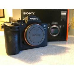 SONY A7 iii COMPLETE SET INC 2 ZEISS LENZEN + CRANE + BAG
