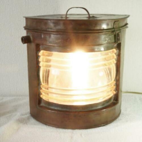 Scheepslamp van rood koper. Inclucief het bakboord glaasje.