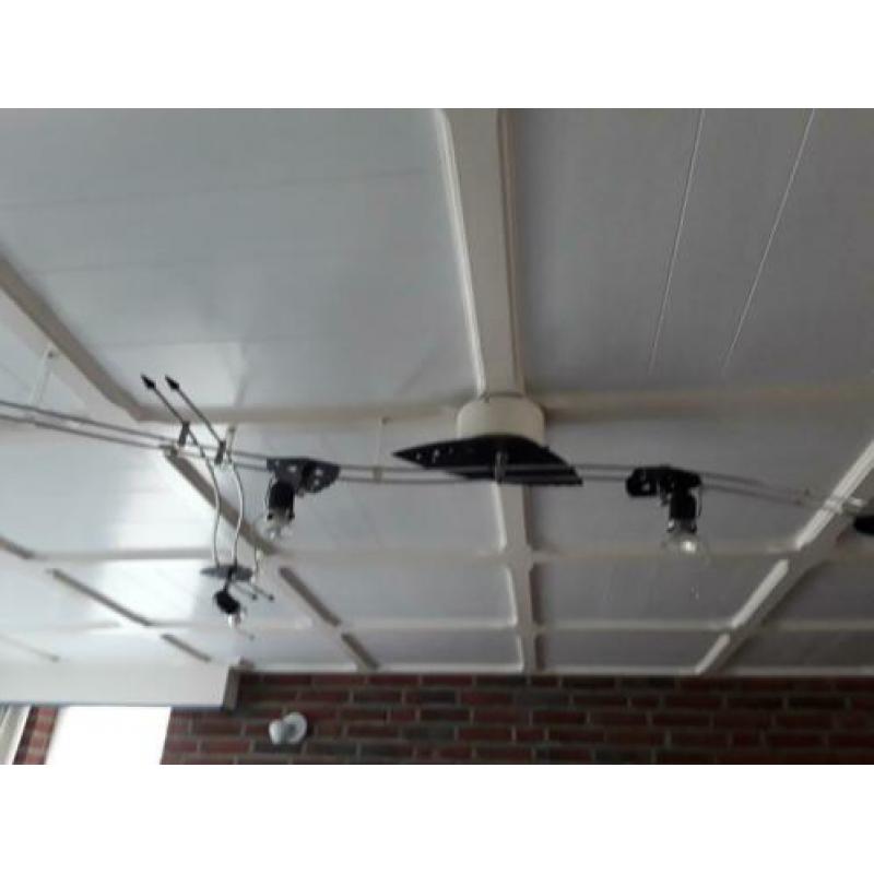 Te koop, moderne en aparte plafon verlichting.