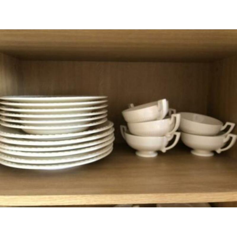 Roomwit servies, ong. 60-delig, Recamier