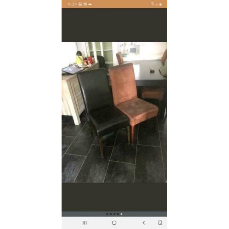 Zwarte uitschuifbare eettafel