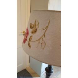 staande lamp, lampenkap en voet, landelijk, brocante lamp
