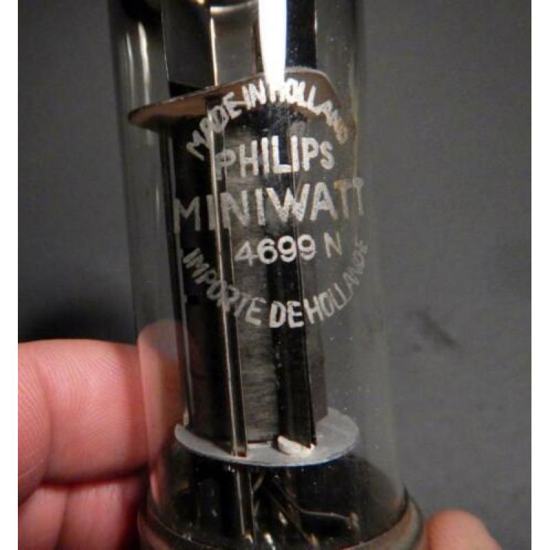 Philips miniwatt 4699N