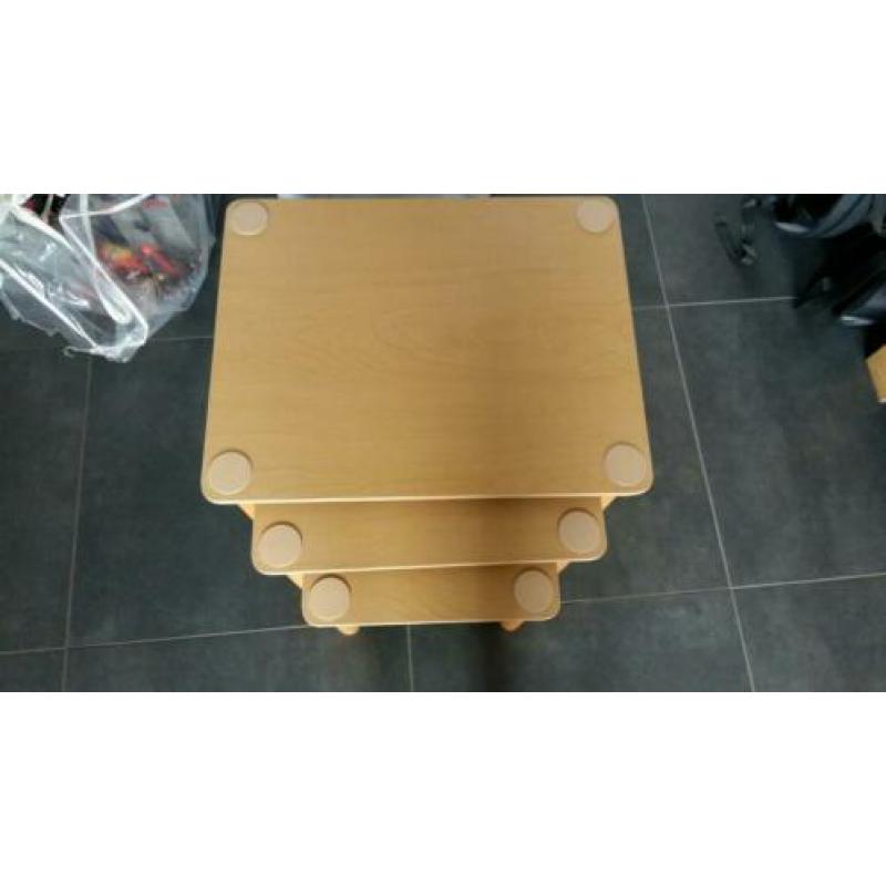 3 inschuifbare tafeltjes